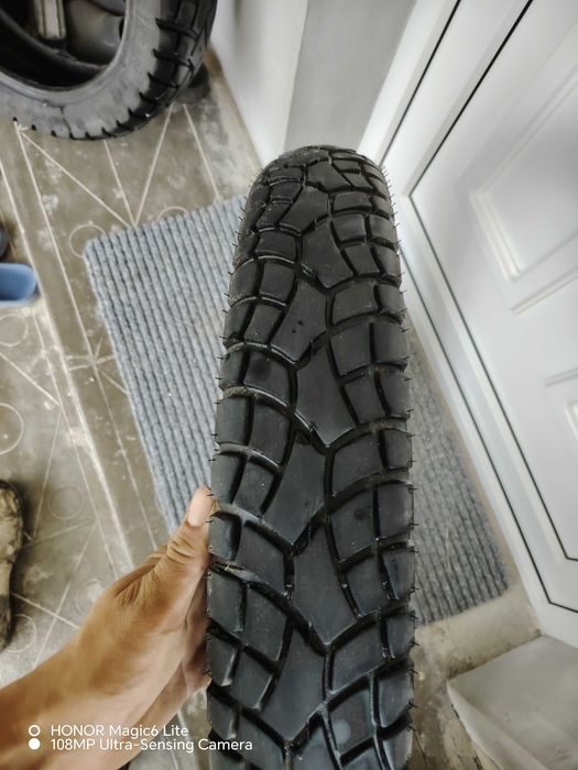 Cauciuc de motocicletă față spate