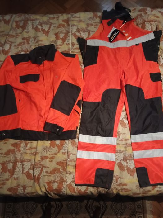 Salopetă de vînzare.