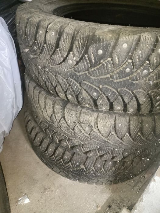 Продам шины зимние с шыпами