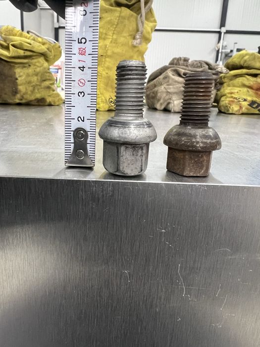 Болтове за джанти за Мерцедес (Mercedes)