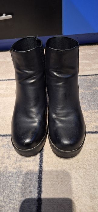 Продавам дамски боти номер 36