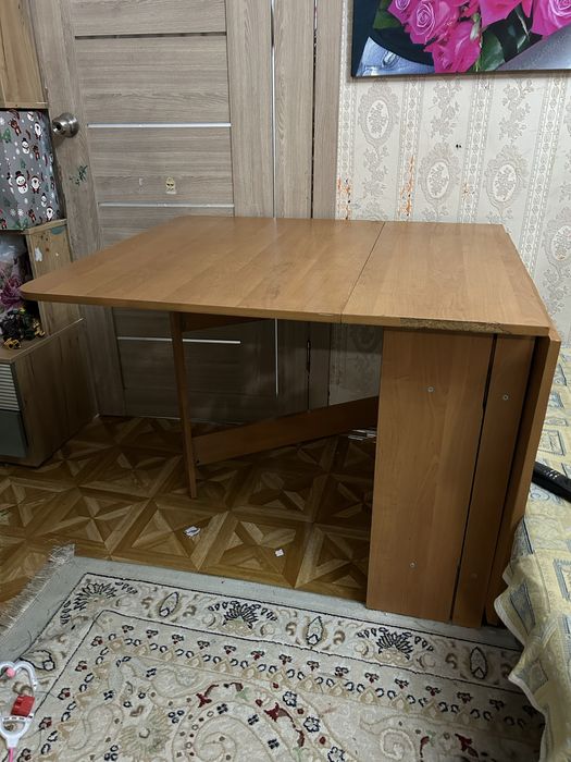 Продам стол книжку и стулья