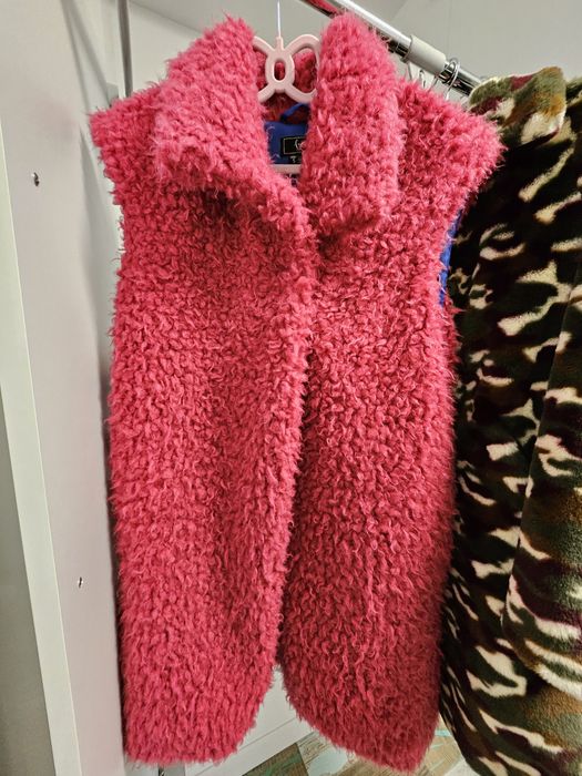 Пухен елек изкуствен каракул