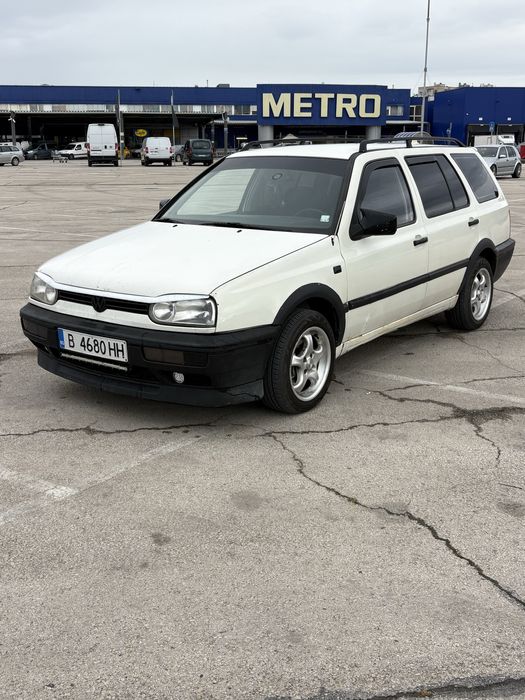 Продавам Golf 3 комби 1.8