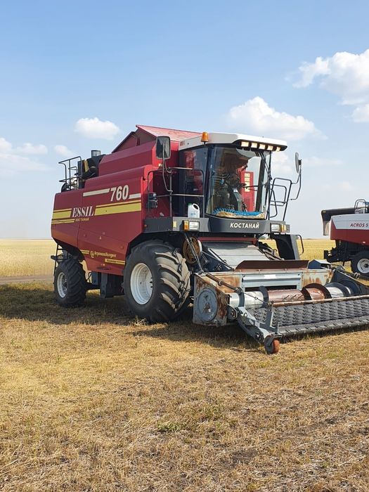 Зерноуборочный комбайн EssiL 760