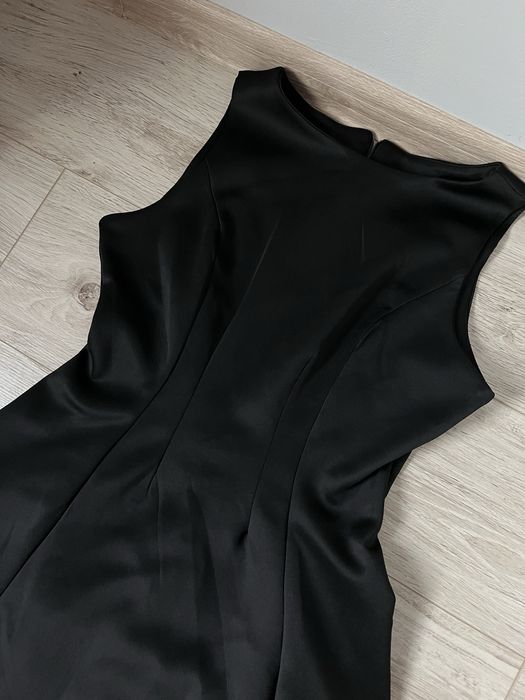 Къса черна рокля