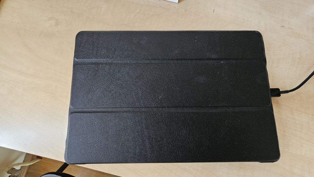 Vând tableta Lenovo M11