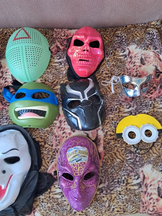 Карнавальные новогодние маски.