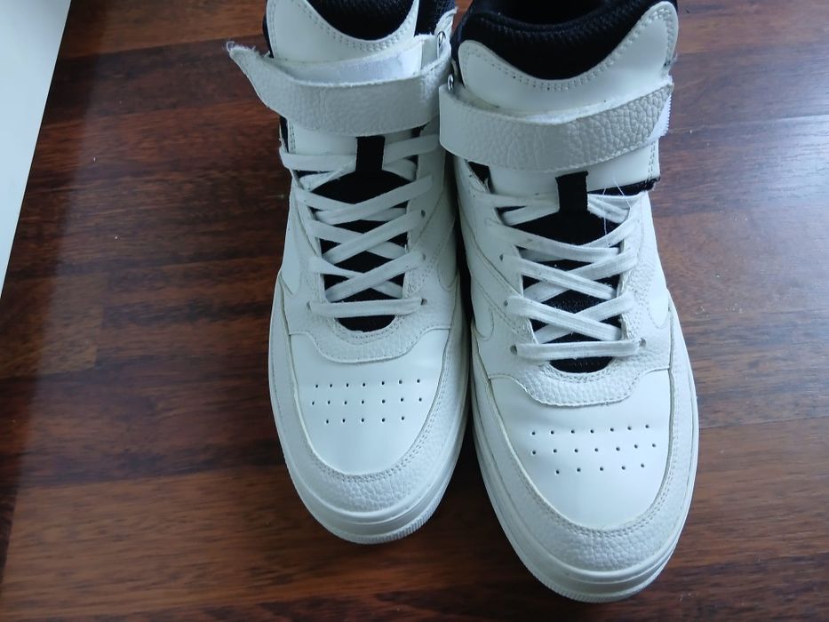 Adidași  ghete albi