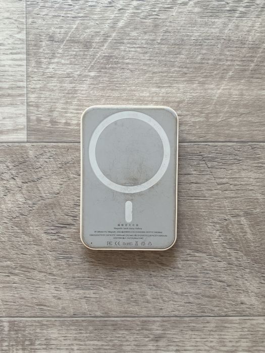 Повербанк Айфон рабочии