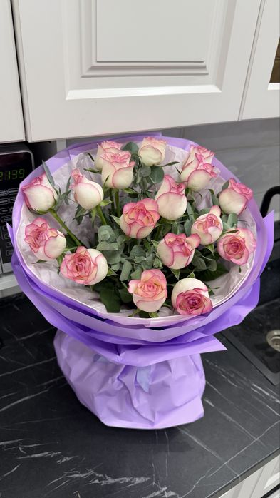 Свежие розовые розы