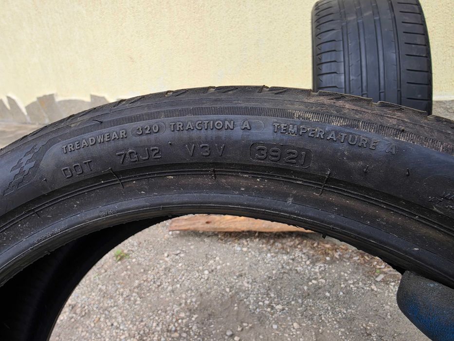 2 бр. летни гуми 225/40/19 Bridgestone MO DOT 3921 4 mm