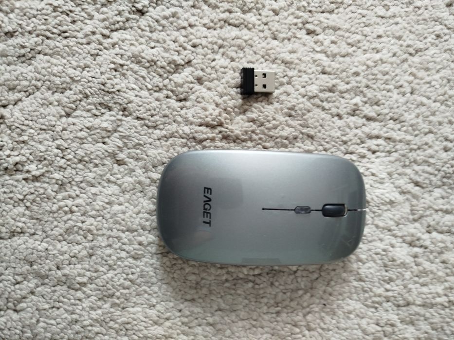 Mouse  wireless cu acumulator. Radio și boxă cu Bluethooh.