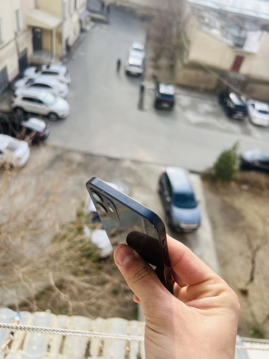 iphone 12 aybi yuq srochni sotiladi