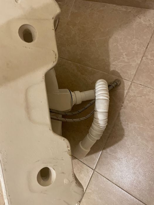 Vând chiuveta cu picior