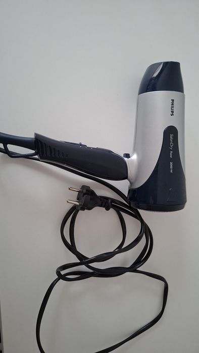 Uscător de păr/ Feon Phillips