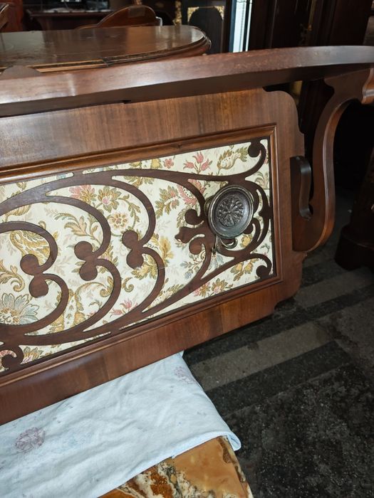 Дървена закачалка за стена