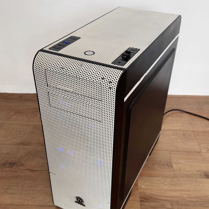 PC Gaming & Office / i5-8400 / GTX 1070 8GB / 32GB RAM / SSD / Win11 - Stare foarte bună de functionare.