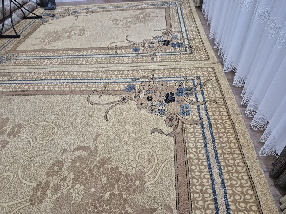 Классический ковёр с орнаментом — чистый и ухоженный