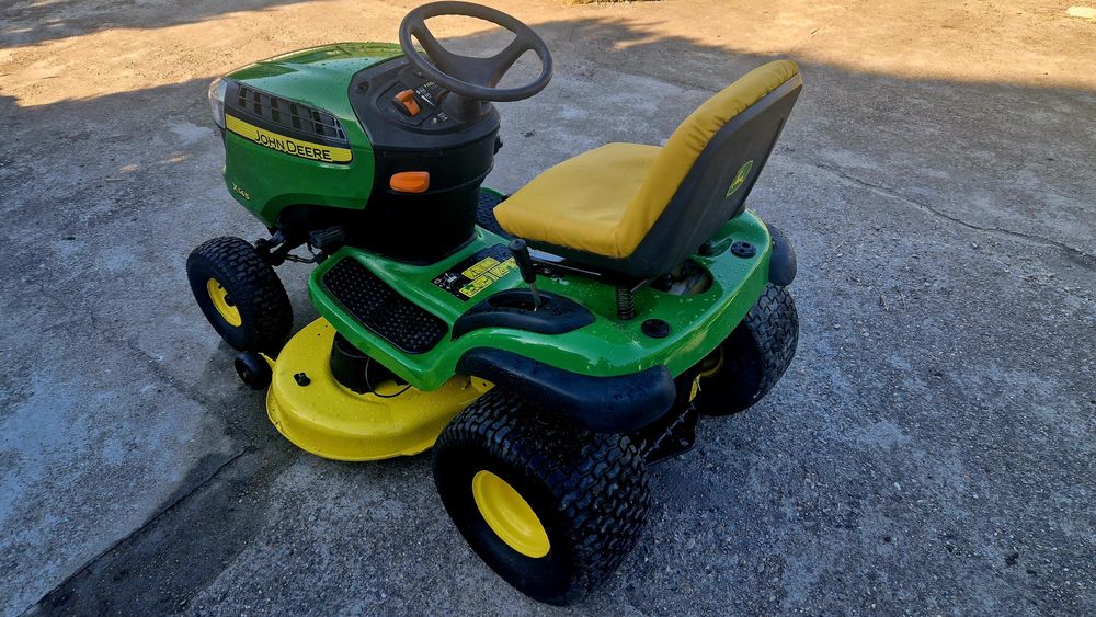 Tractoras tuns gazon John deere X145