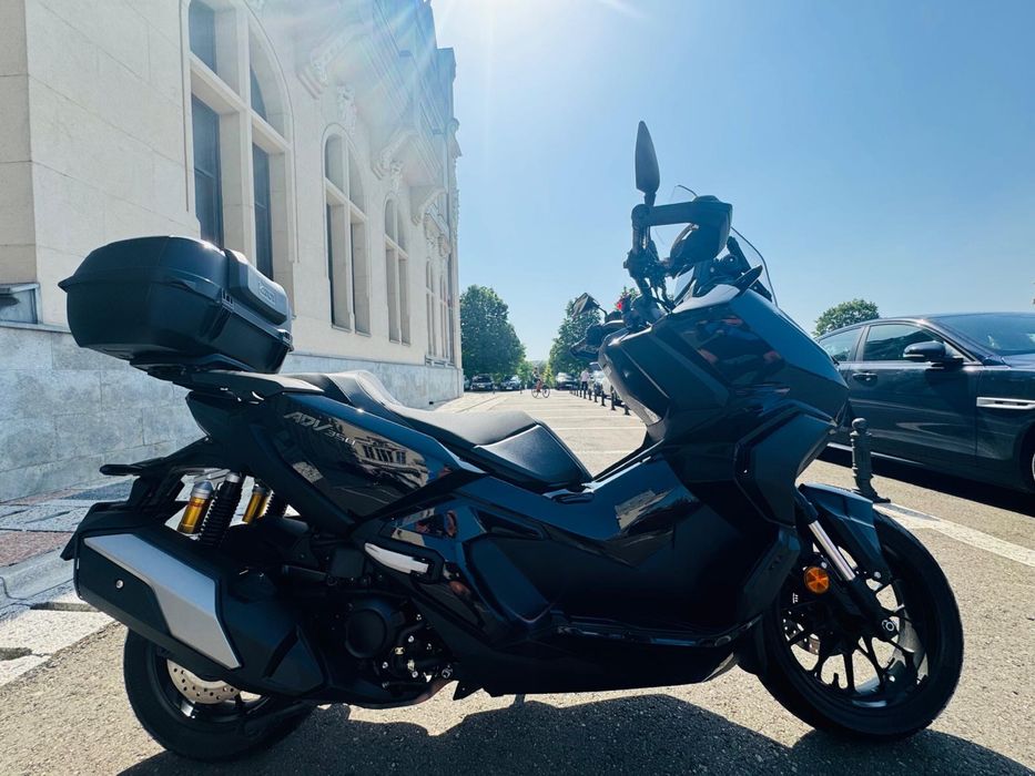 Honda ADV350 2025 | 8.900 km | Garanție | Topcase Givi