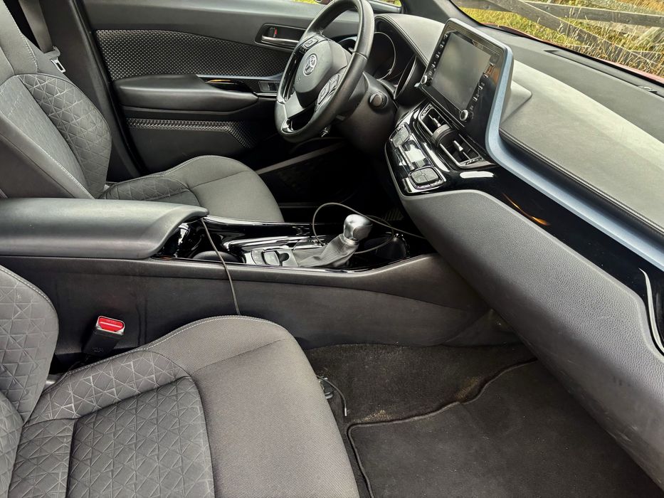 Toyota C-HR 2.0L hybrid 185 cai