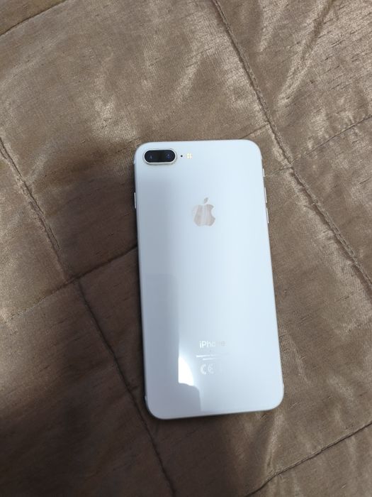 Продам IPhone 8 цвет серебристый