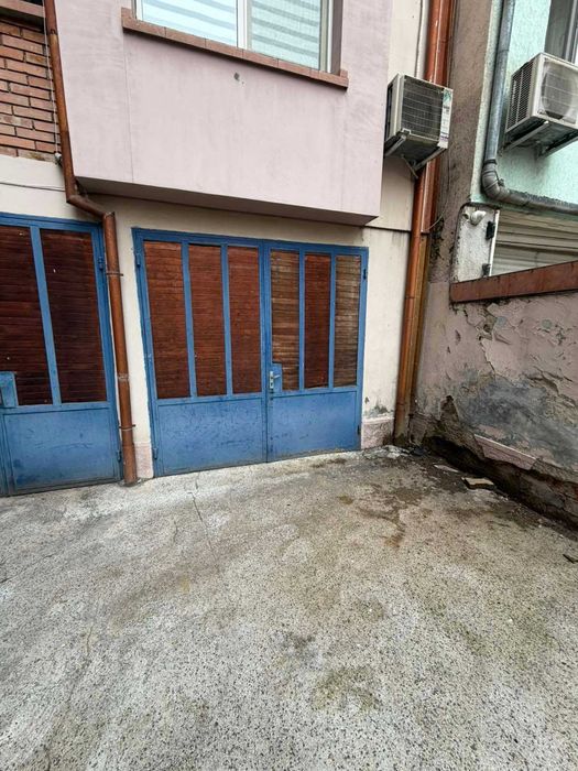 Тристаен апартамент с гараж до ВМИ