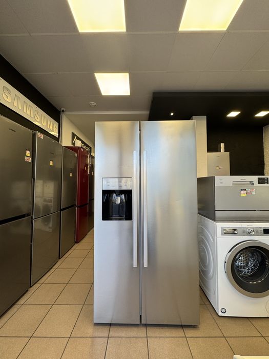 Хладилник с фризер с ледогенеатор А+++