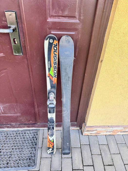 Vând schiuri diferite marimi