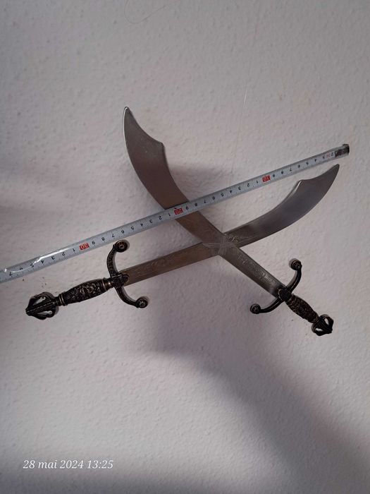 Panoplie cu 2 sabii din otel maner din alama