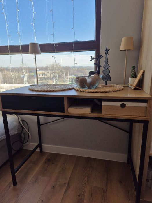 Бюро с метална конструкция и чекмедже – отлично състояние