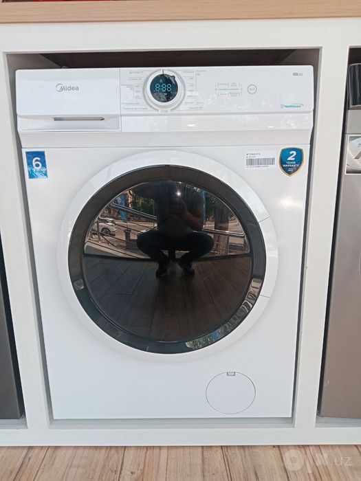 Стиральная машинка Midea.