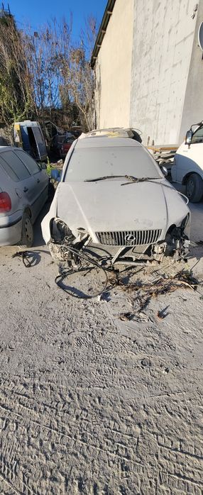 Автомобил Лексус