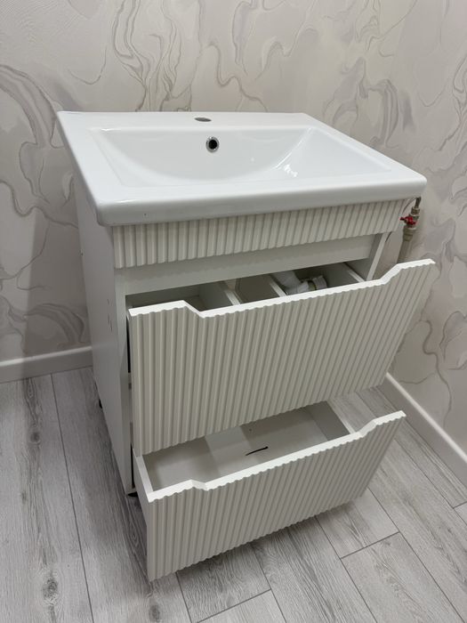 Раковина с тумбой для ванны