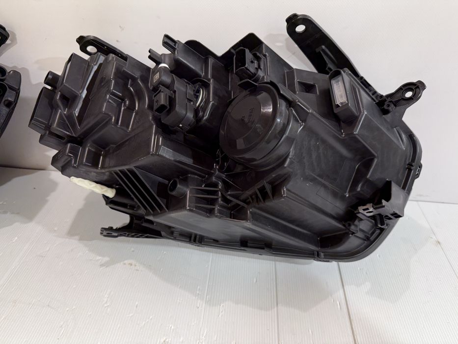 Far stanga dreapta Dacia Duster 2 facelift 2021/2024 260106194R