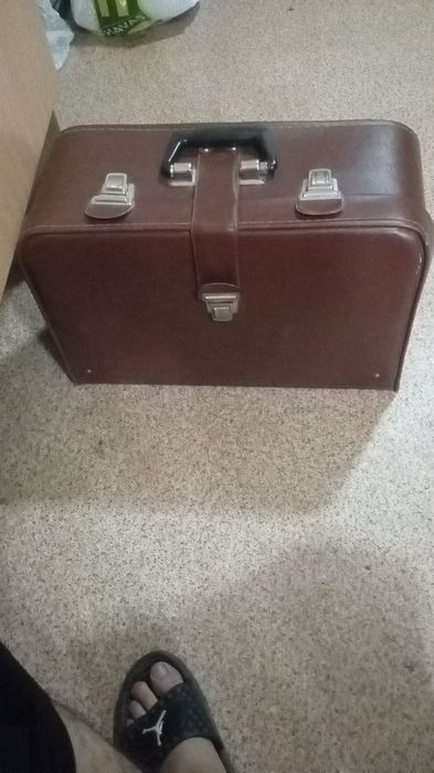 Продается быстро!!!      Швейная машинка, электрическая, настольная. П