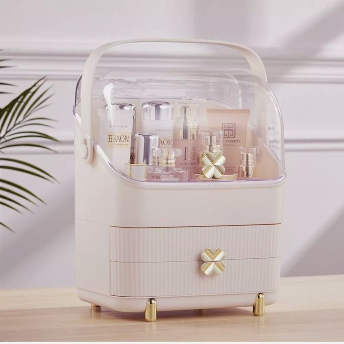 Вращающийся органайзер для макияжа.