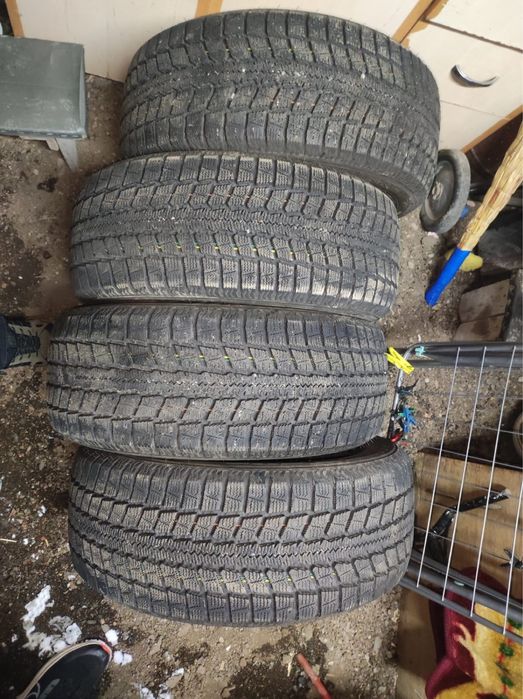 Продам зимнию резину,липучка.