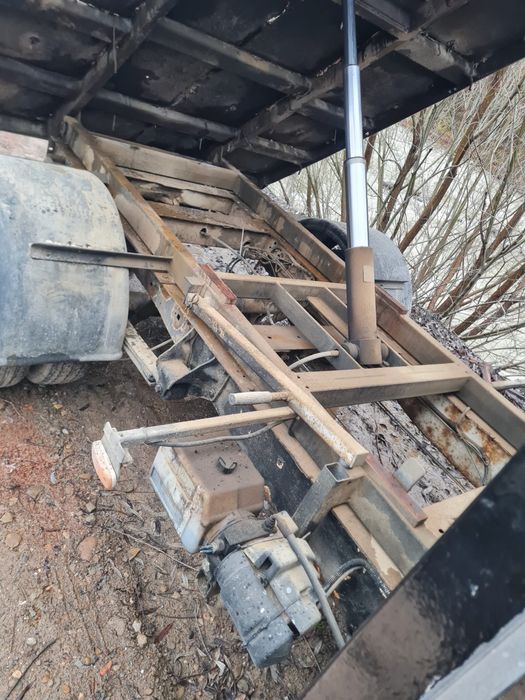 Vând bena cu chit de basculare complet