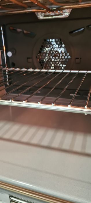 Фурна за вграждане с керамични котлони Miele H251