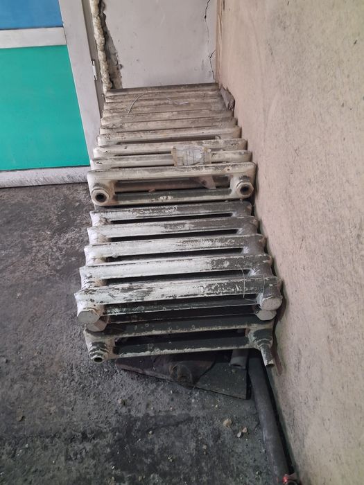 Продам батареи б/у чугун