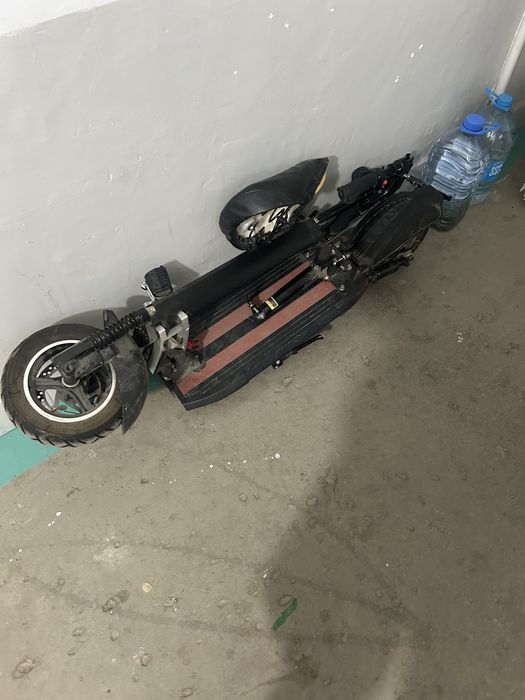 Продам не робочий самокат