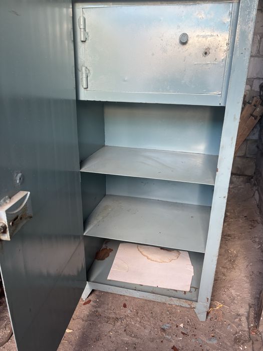 Продам металлический сейф