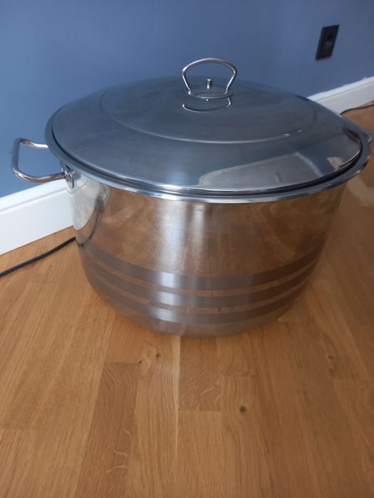 Кастрюля с крышкой