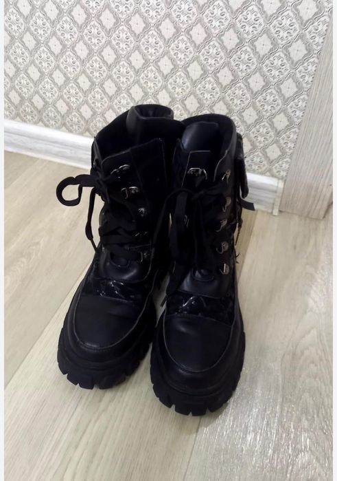 Продам зимние ботинки