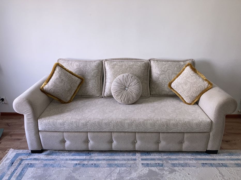 Диван беживый раскладной