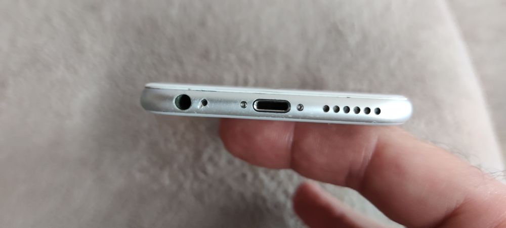 iPhone 6s 64 GB много запазен