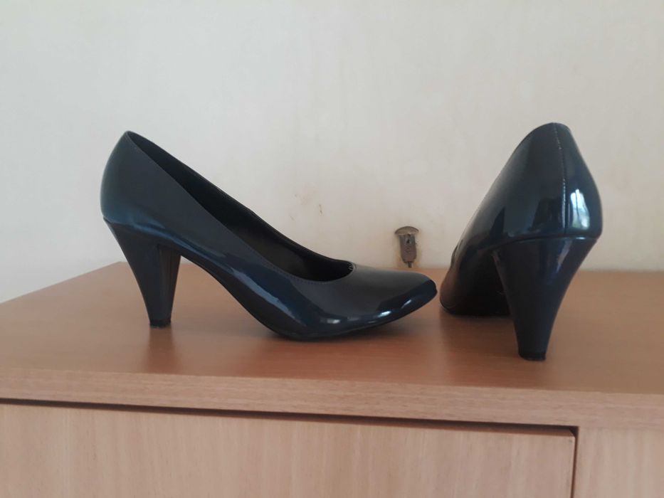 Vand pantofi marca GRACELAND, nr. 37, culoare bleumarin, impecabili