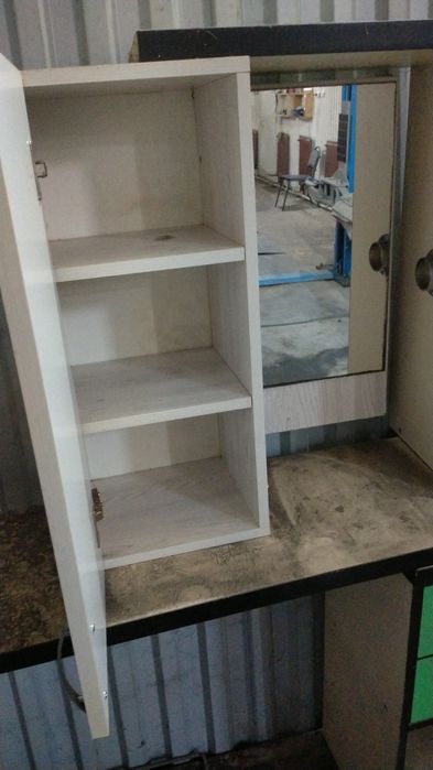 Продам шкафчик в ванну с зеркалом